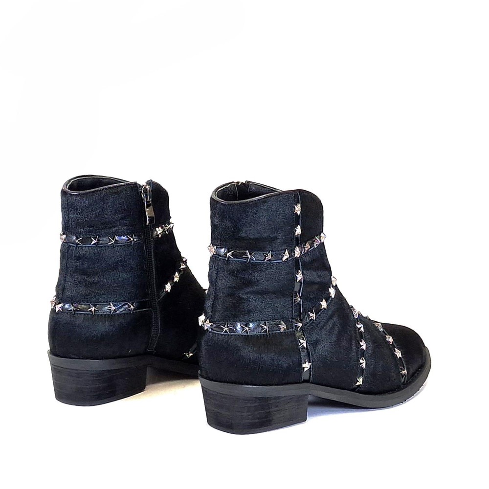 ALMA EN PENA Horse Black Tachas