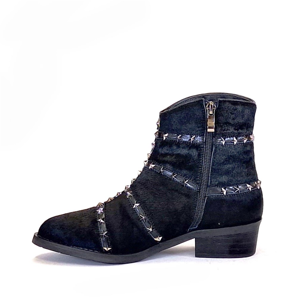 ALMA EN PENA Horse Black Tachas