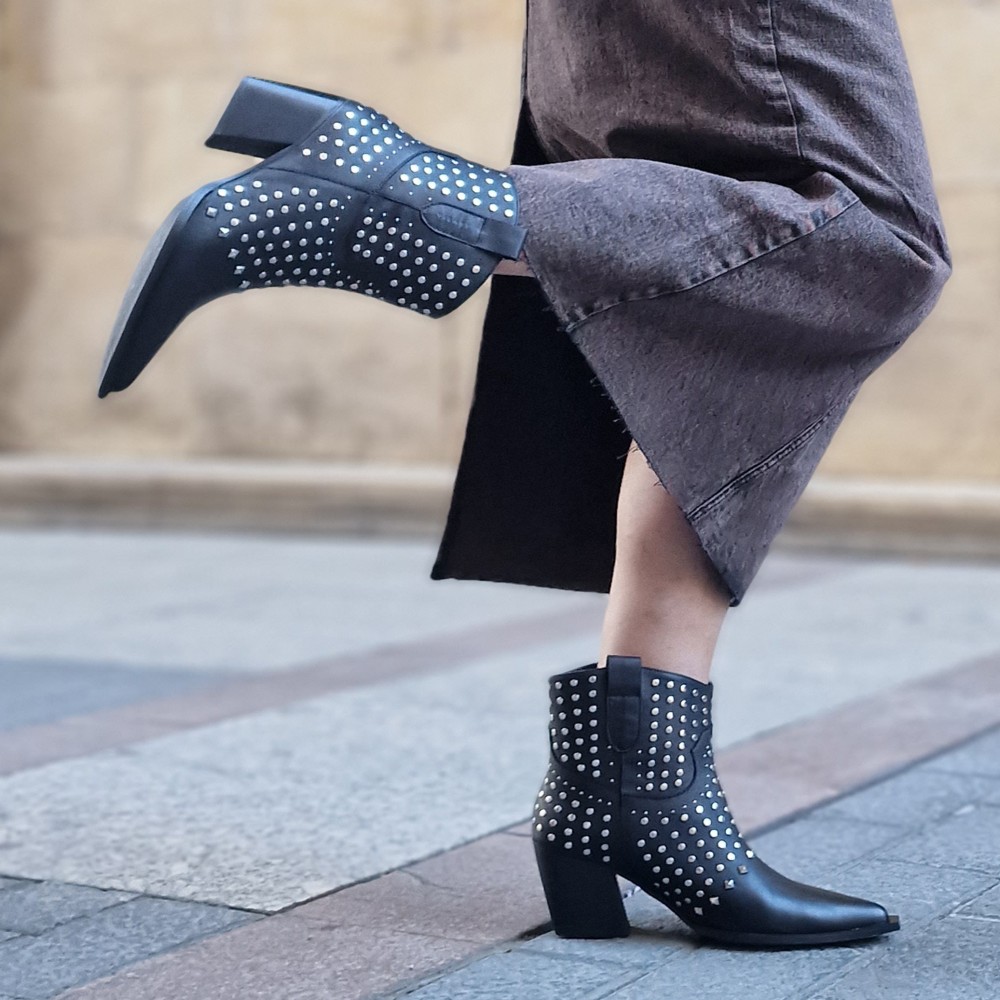 VIENTY botín tacón tachuelas piel... VIENTY botín tacón tachuelas piel...