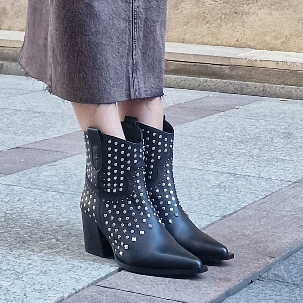 VIENTY botín tacón tachuelas piel... VIENTY botín tacón tachuelas piel...